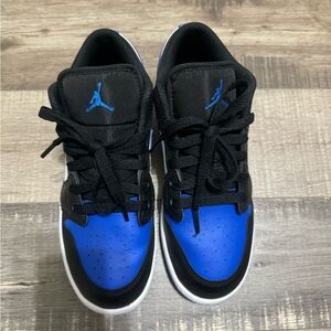 Nike Black and Blue Sneakers with Gradient Design
